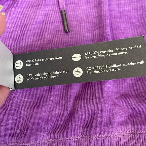 NWT - CALVIN KLEIN - Performance Top (L) - Picture 8 of 12